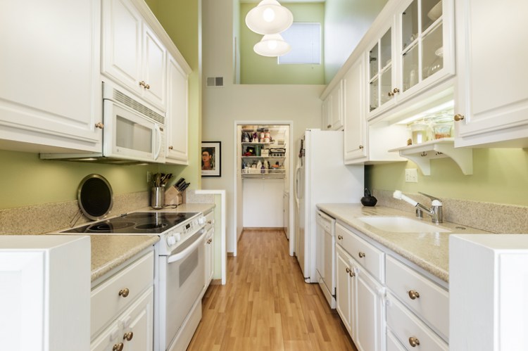 05-3321-Brittan-17-kitchen-mls