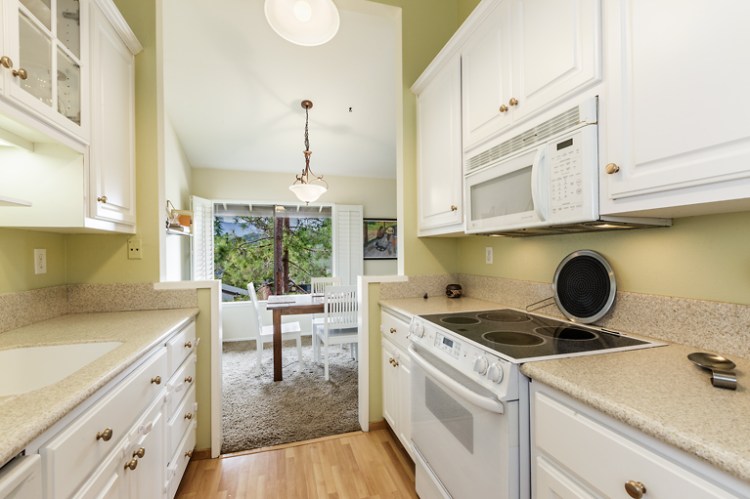 06-3321-Brittan-17-kitchen-mls